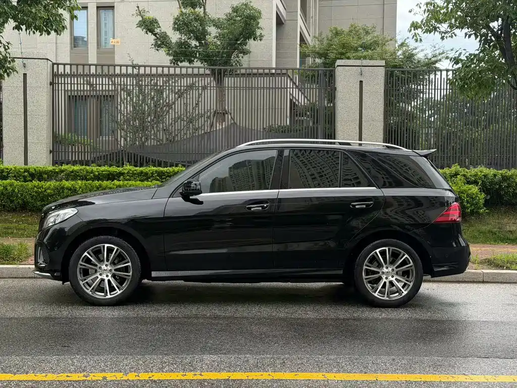 Mercedes-Benz GLE 2017 — фото 10