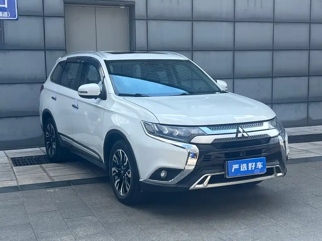 Mitsubishi Outlander 2020 — фото 3
