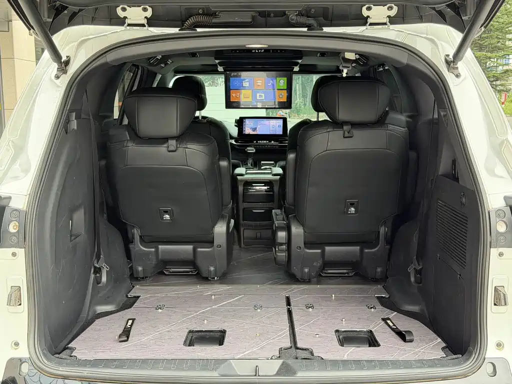 Toyota Sienna 2023 — фото 14