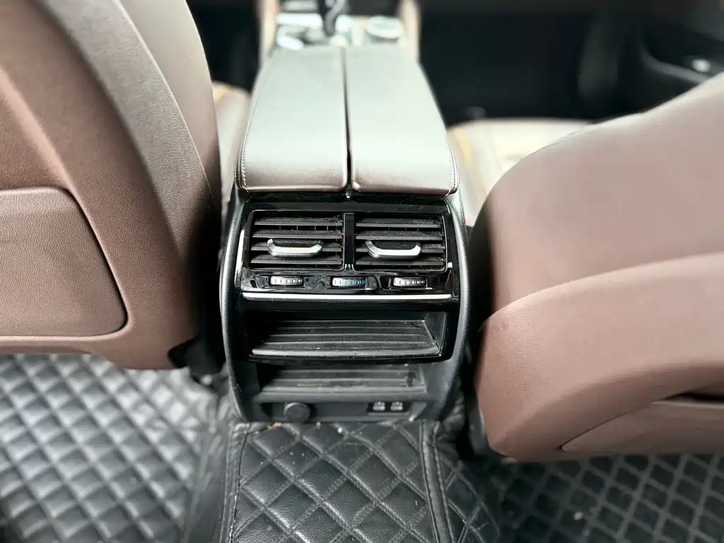 BMW 5 Series New Energy 2020 — фото 23