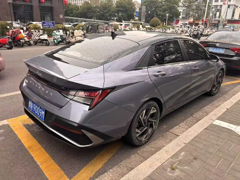 Hyundai Elantra 2023
