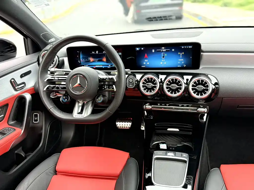 Mercedes-Benz A-Class AMG 2025 — фото 10