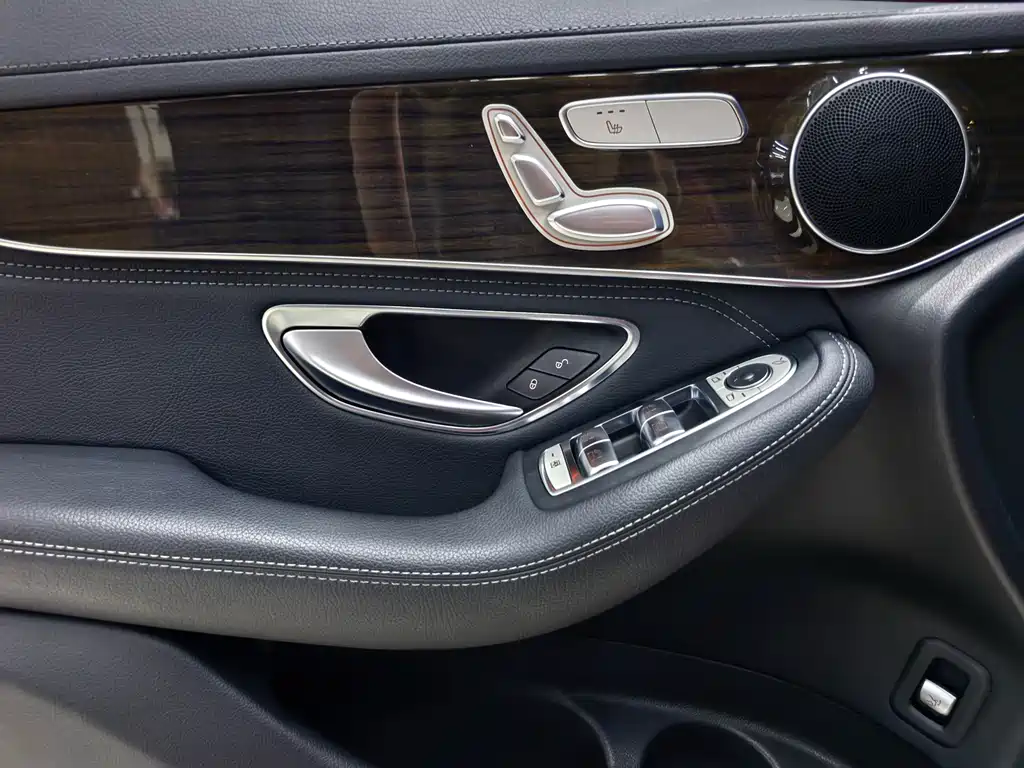 Mercedes-Benz GLC 2016 — фото 12