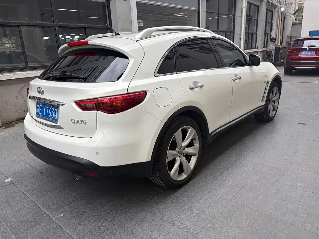 Infiniti QX70 2015 — фото 5