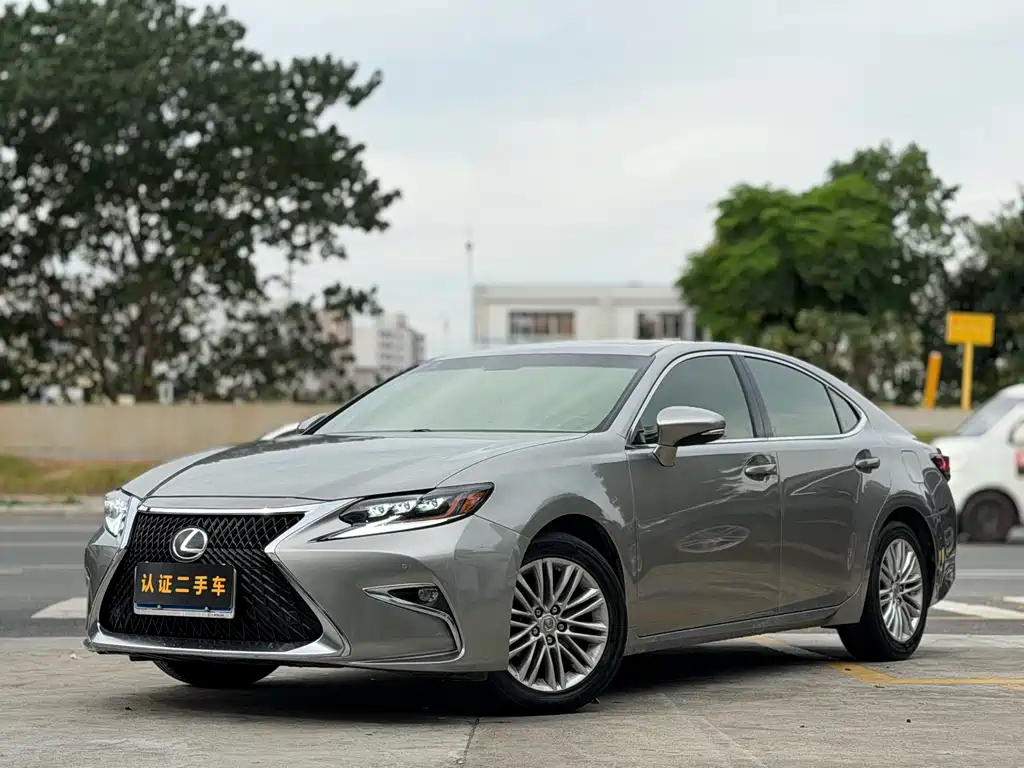 Lexus ES 2016 — фото 1