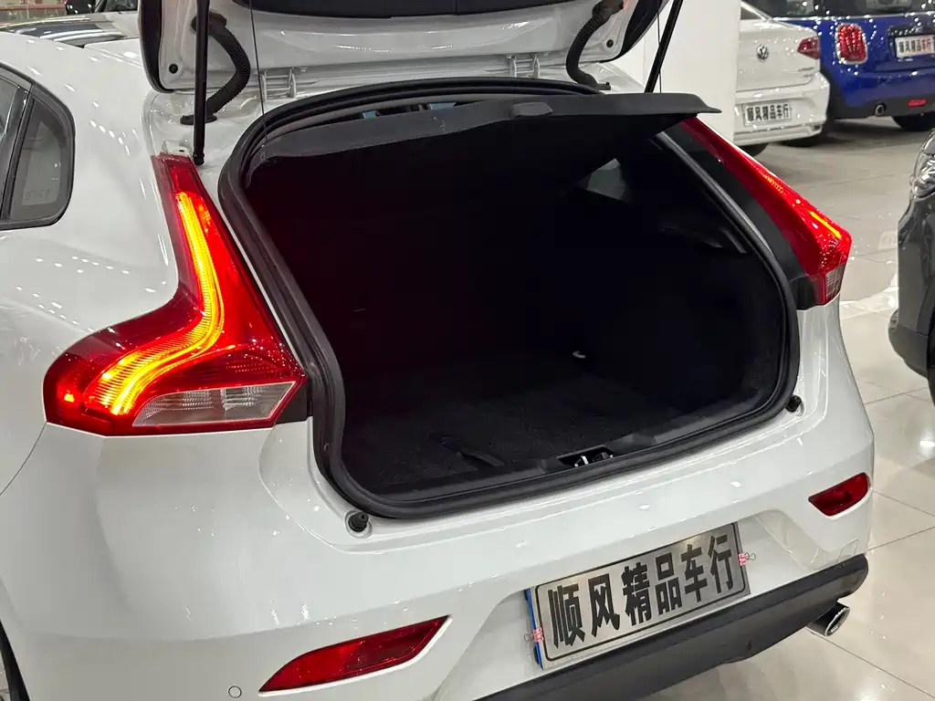 Volvo V40 2016 — фото 22