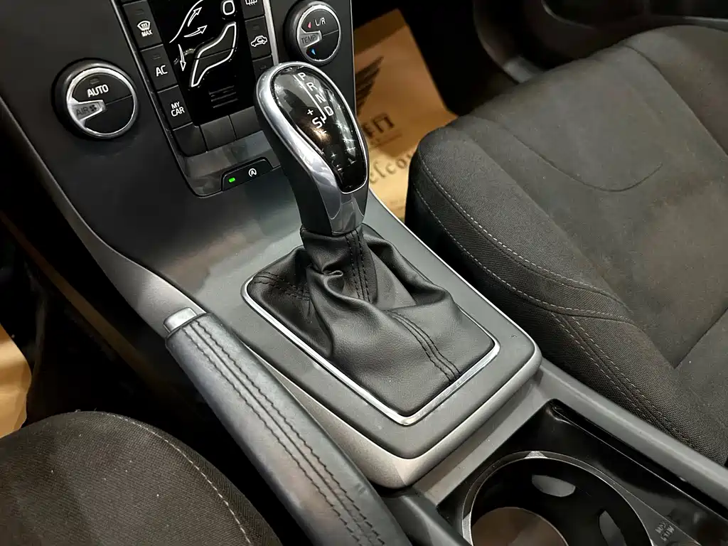Volvo V40 2016 — фото 17
