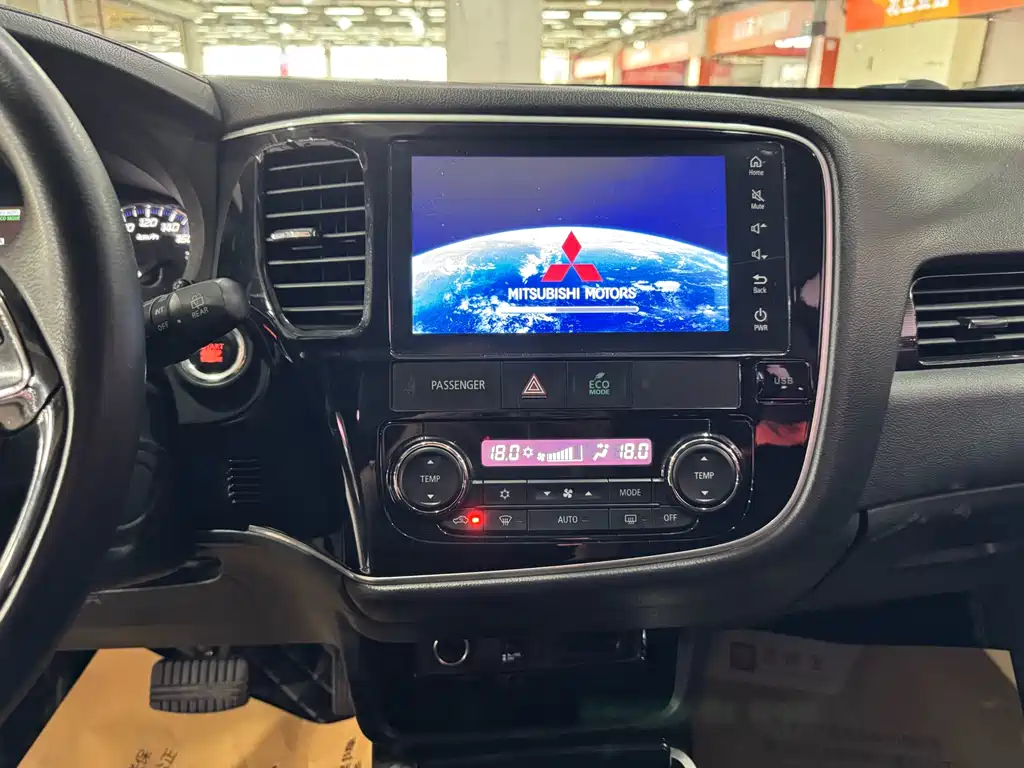 Mitsubishi Outlander 2017 — фото 14