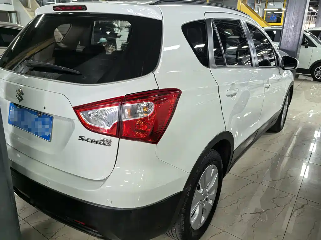 Suzuki S-Cross 2014 — фото 5