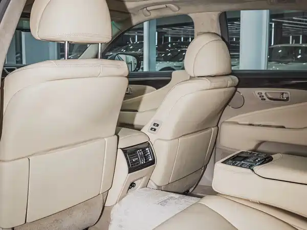 Lexus LS 2011