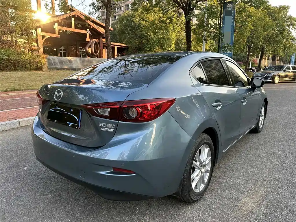 Mazda 3 Axela 2019 — фото 4