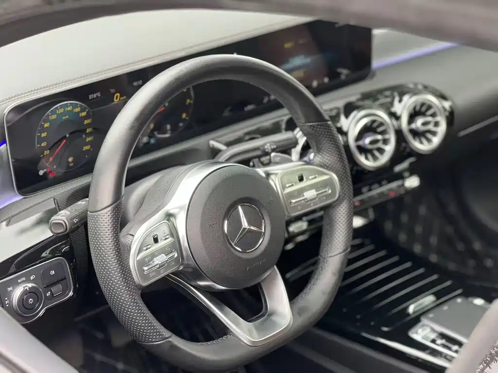 Mercedes-Benz A-Class 2019 — фото 11