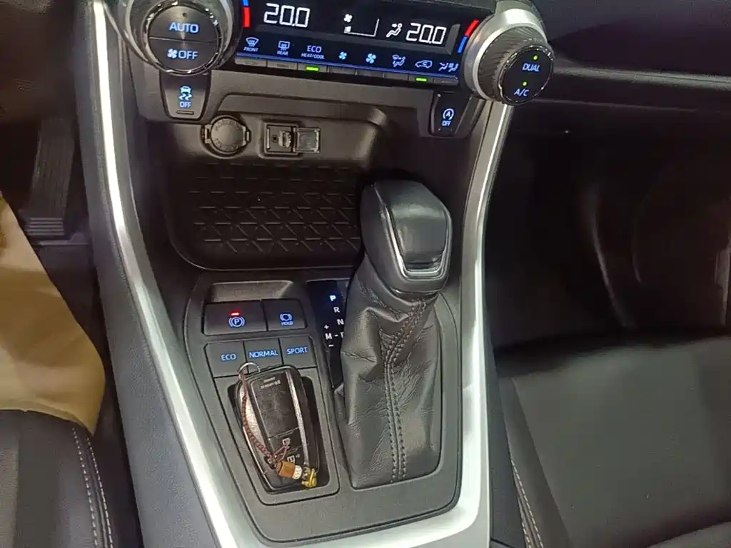 Toyota Wildlander 2021 — фото 14