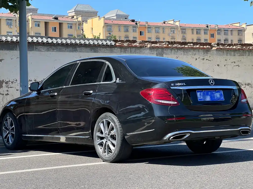 Mercedes-Benz E-Class 2019 — фото 11