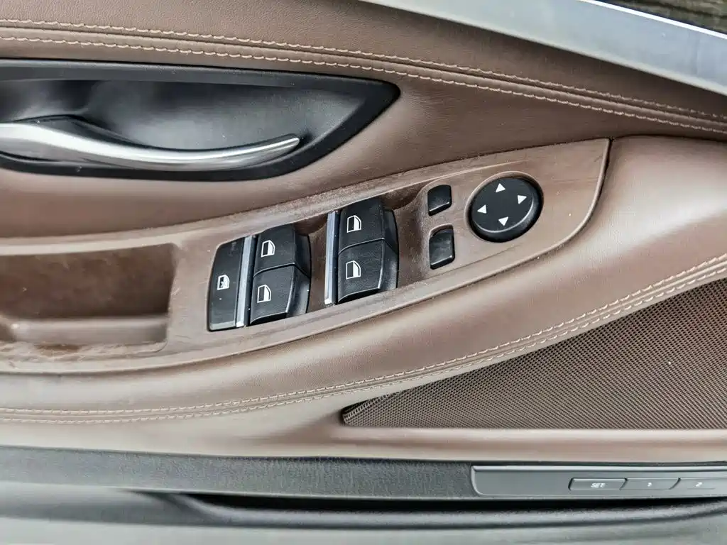 BMW 5 Series 2016 — фото 9
