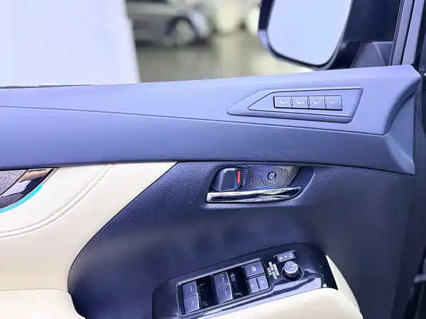 Toyota Alphard 2023