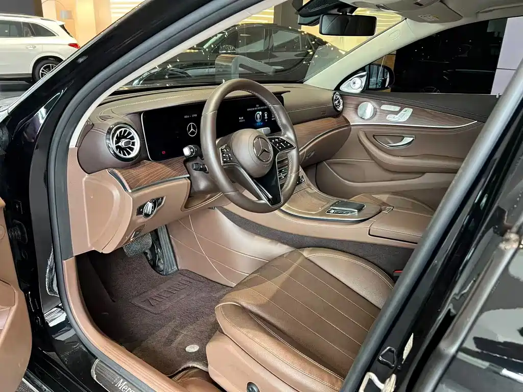Mercedes-Benz E-Class 2023 — фото 2