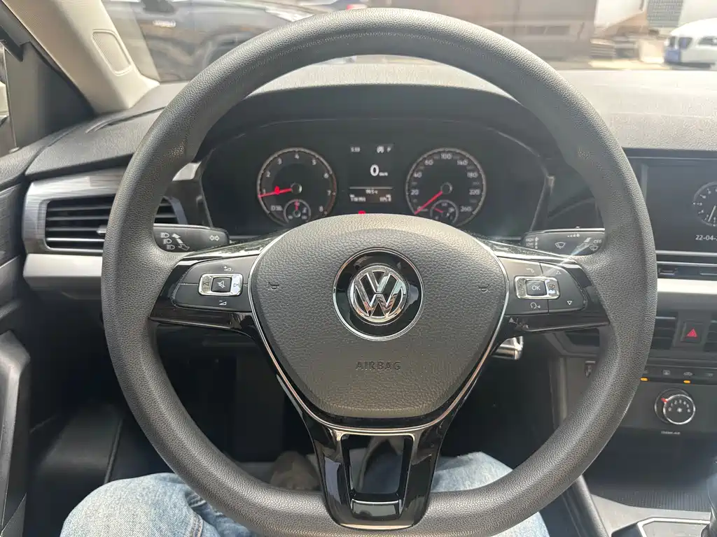 Volkswagen Lavida 2018 — фото 19