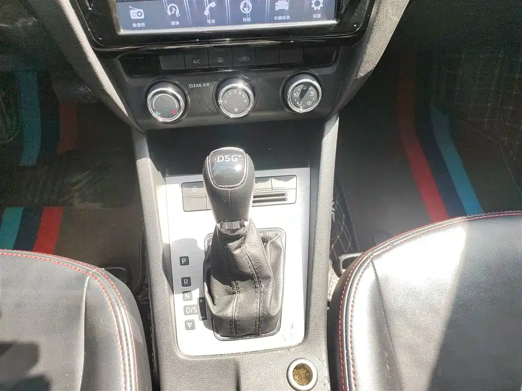 Skoda Octavia 2018 — фото 14