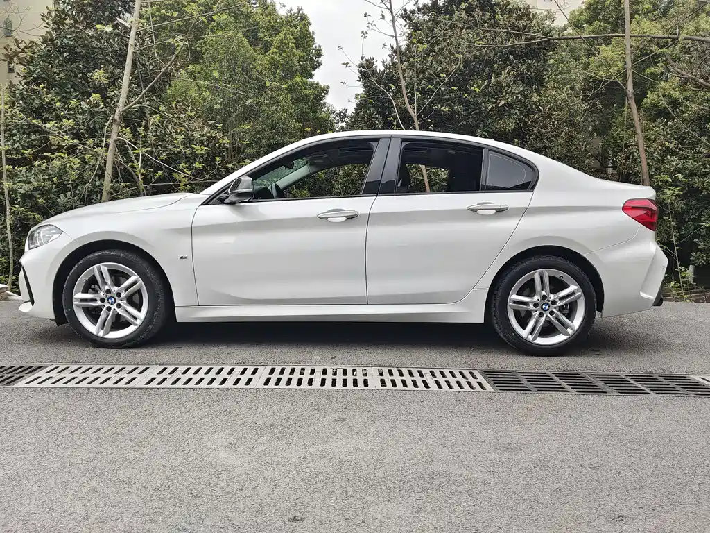 BMW 1 Series 2022 — фото 20