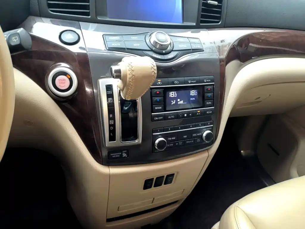 Nissan Quest 2016 — фото 14