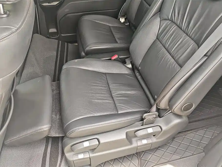 Honda Odyssey 2017 — фото 11