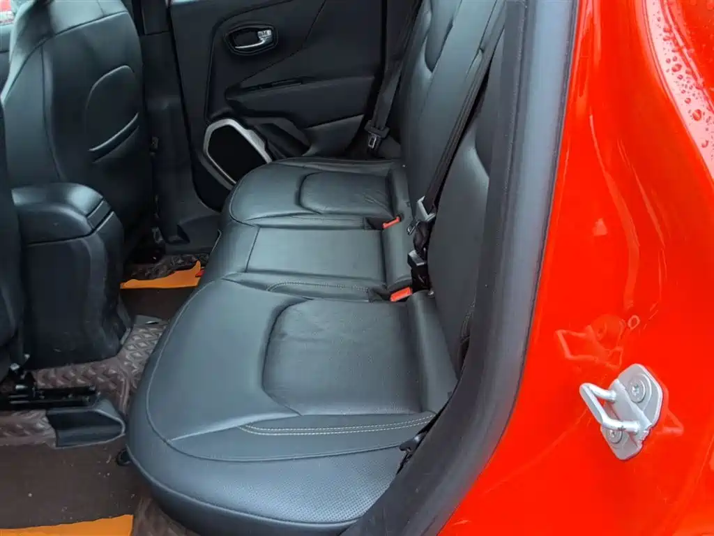 Jeep Renegade 2018 — фото 17