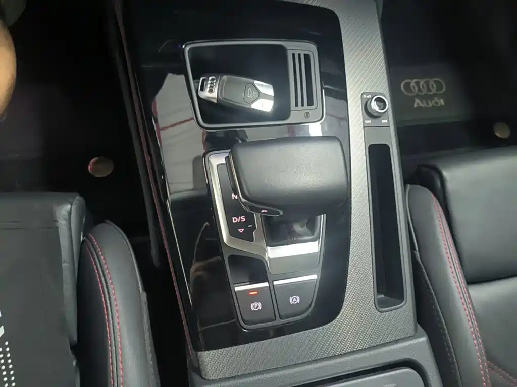 Audi Q5L 2023 — фото 14