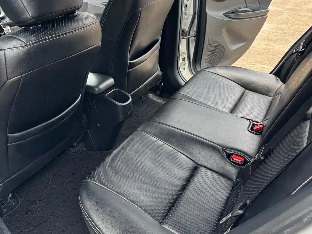 Toyota Yaris L 2018 — фото 12