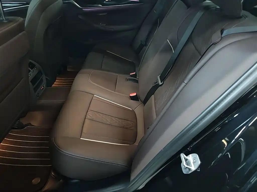 BMW 5 Series 2023 — фото 17