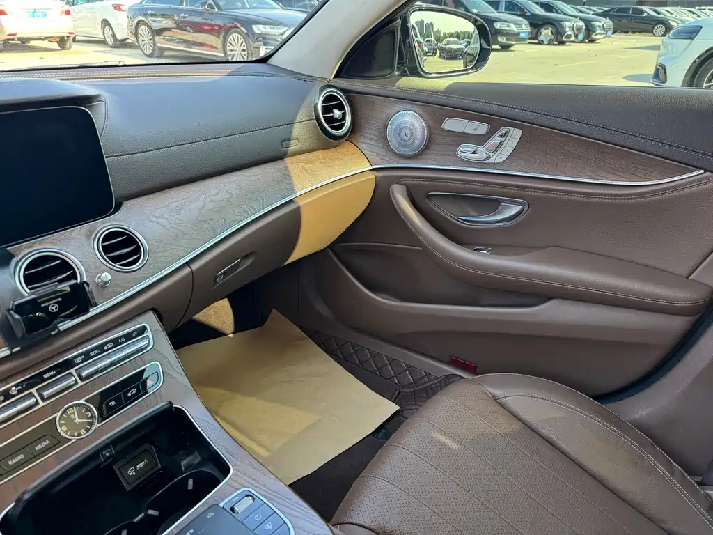 Mercedes-Benz E-Class 2018 — фото 11