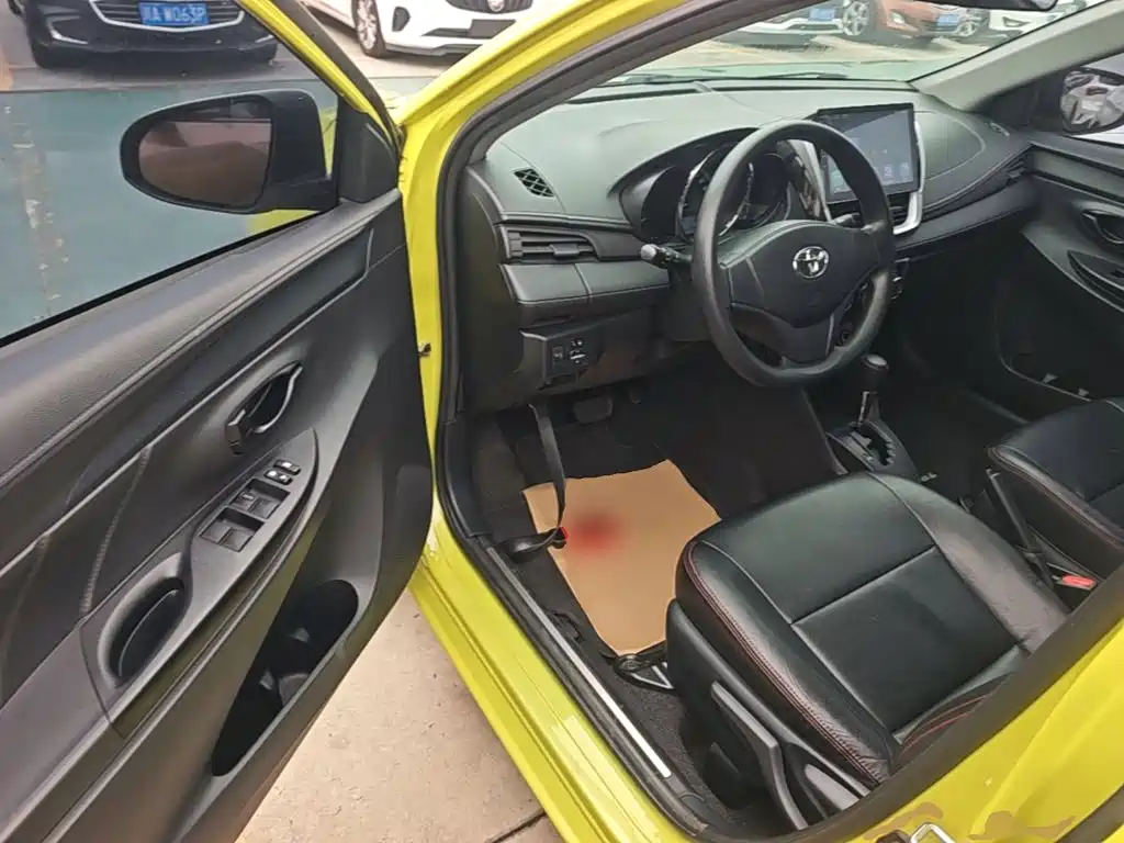 Toyota Yaris L 2019 — фото 16