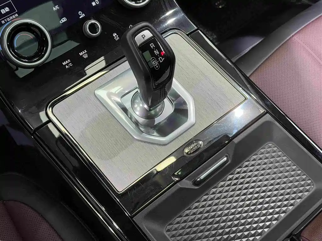 Land Rover Evoque 2024 — фото 17