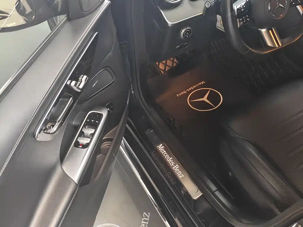 Mercedes-Benz C-Class 2023 — фото 4