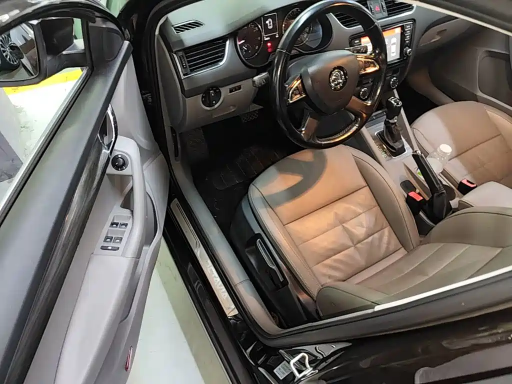 Skoda Octavia 2014 — фото 16