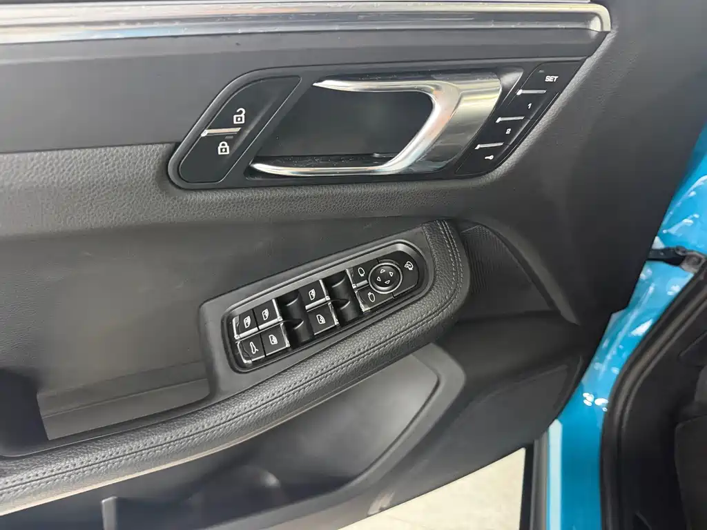 Porsche Macan 2021