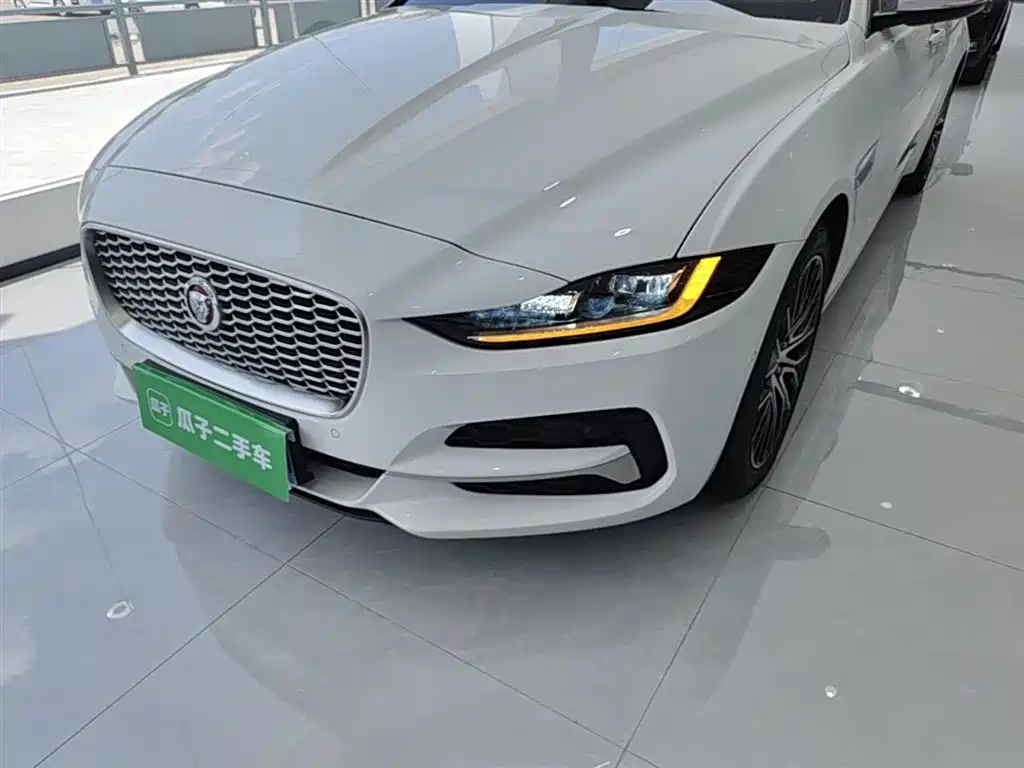 Jaguar XEL 2020 — фото 24