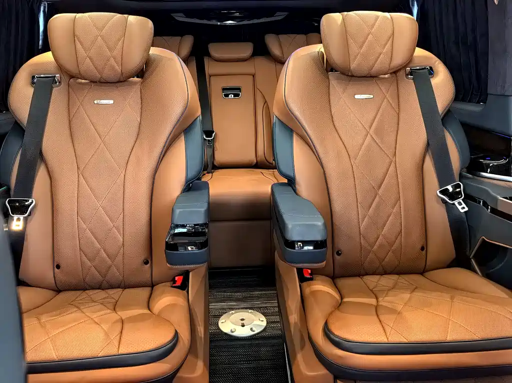 Mercedes-Benz V-Class 2024 — фото 20