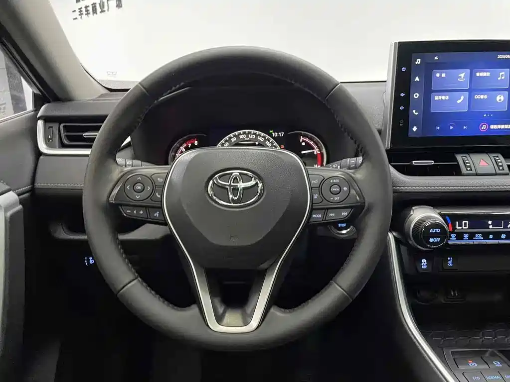 Toyota RAV4 2023 — фото 14
