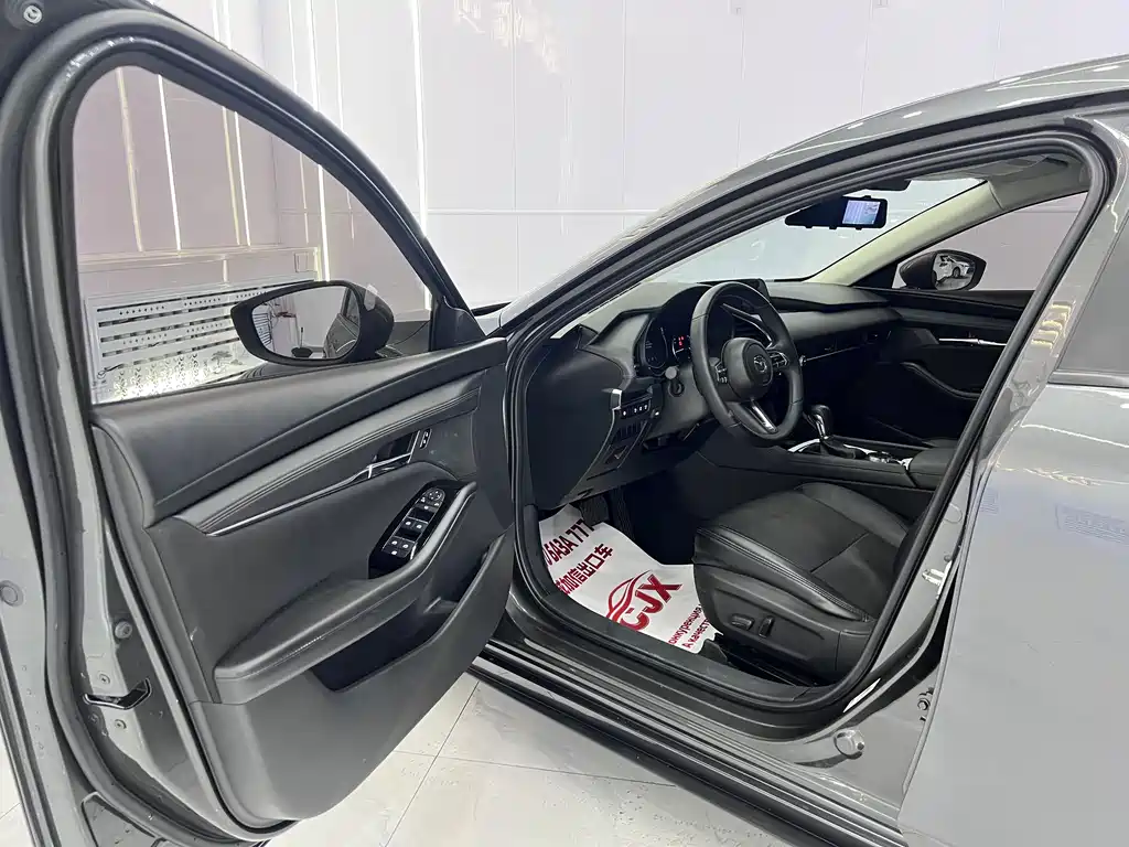 Mazda 3 Axela 2023