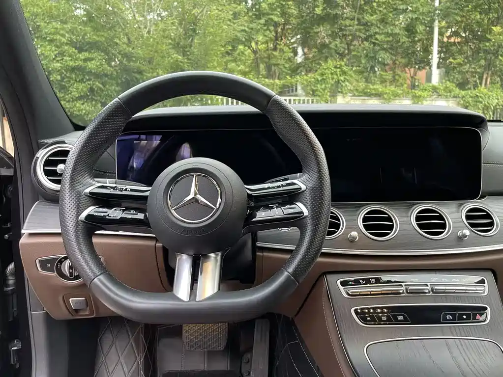 Mercedes-Benz E-Class 2023 — фото 12