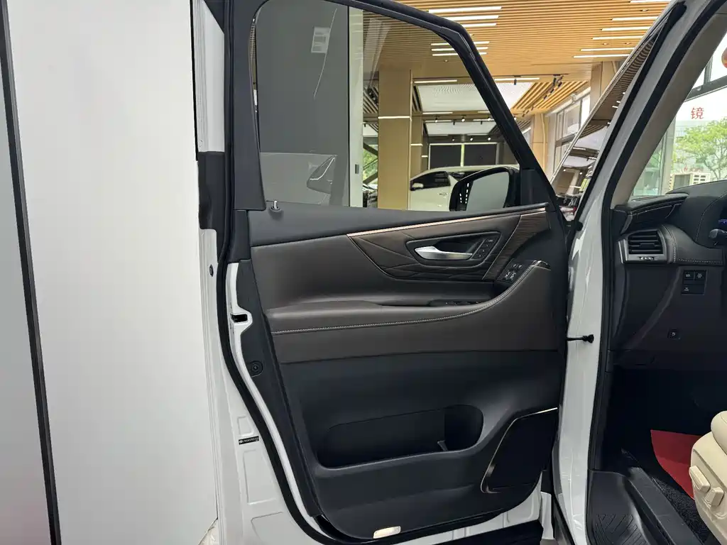 Toyota Alphard 2024 — фото 14