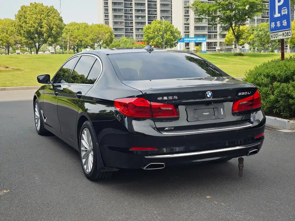 BMW 5 Series 2019 — фото 21