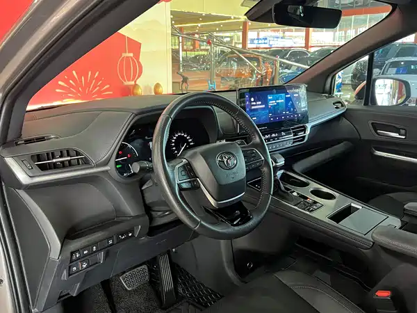 Toyota Sienna 2023