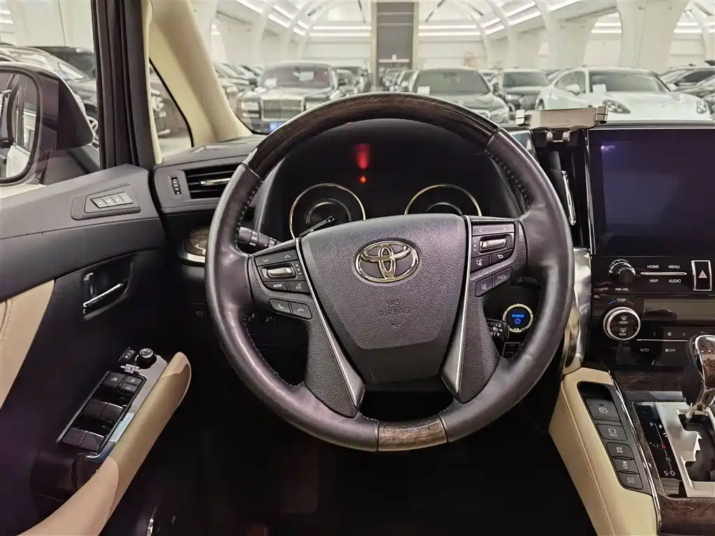 Toyota Vellfire 2022 — фото 14