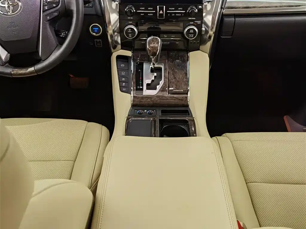 Toyota Vellfire 2022 — фото 15