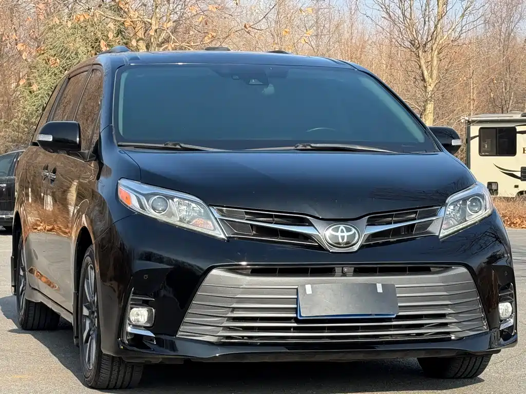 Toyota Sienna 2018 — фото 3