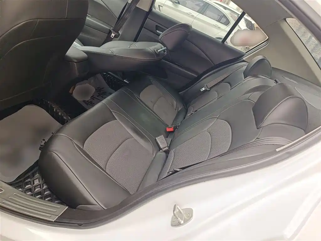Chevrolet Cavalier 2017 — фото 13