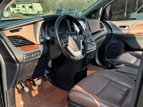 Toyota Sienna 2015