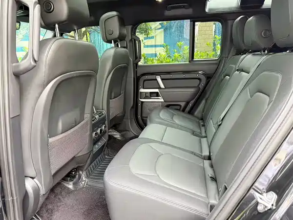 Land Rover Defender 2022